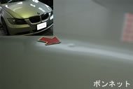 BMW３シリーズボンネットのへこみ、修理前の写真